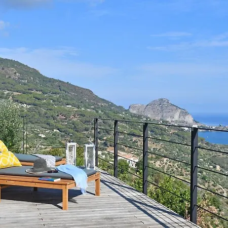 Villa Luna 8, Emma