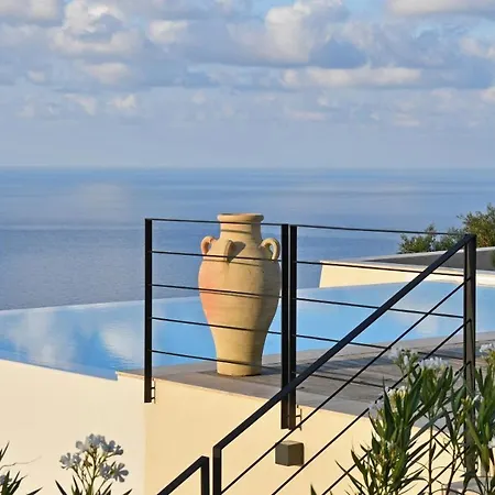 Villa Luna 8, Emma Cefalu